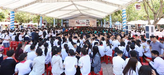 2.000 học sinh tham gia diễn đàn phòng, chống bạo lực học đường