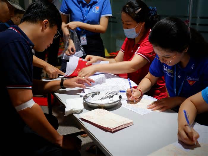 Tuổi trẻ TPHCM hăng hái hiến máu Chủ nhật Đỏ tại Cảng hàng không Quốc tế Tân Sơn Nhất