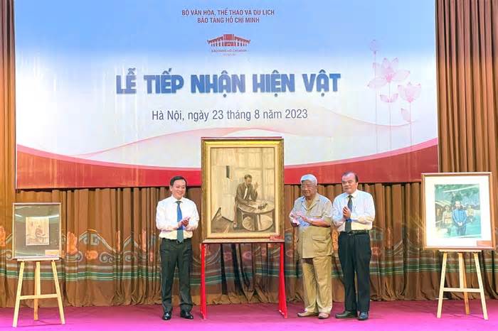 Bảo tàng Hồ Chí Minh đón nhận ba bức tranh quý
