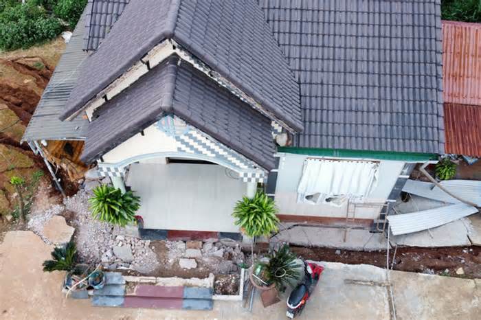Sụt lún khiến nhiều căn nhà ở Đắk Nông bị hư hại nặng nề