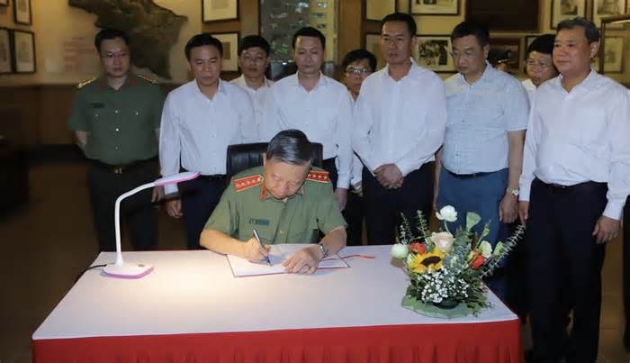 Đại tướng Tô Lâm tri ân gia đình chính sách tại Thanh Hóa