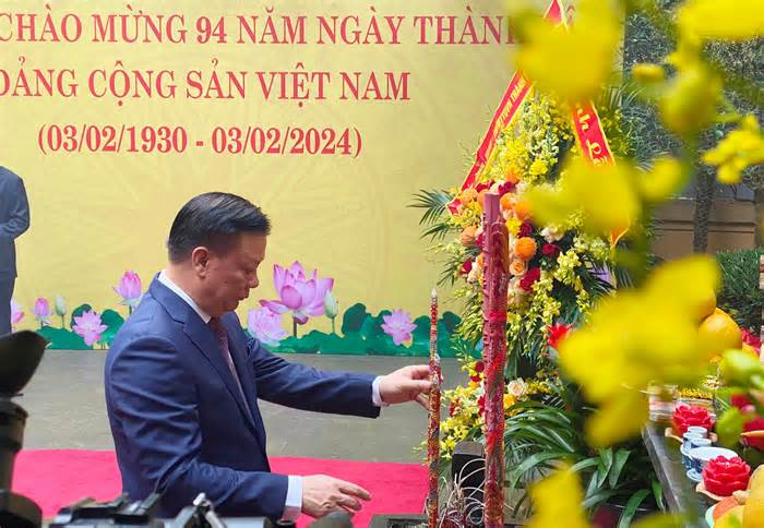 Bí thư Thành ủy Hà Nội dâng hương tưởng niệm cố Tổng Bí thư Trần Phú