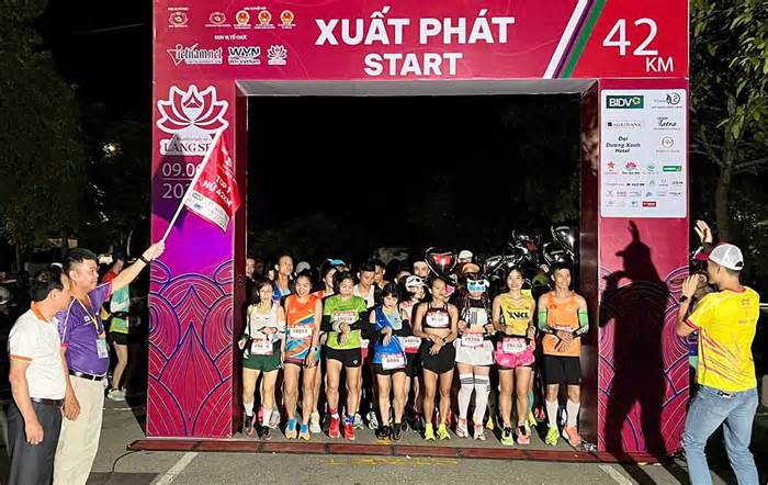 3.200 vận động viên tranh tài tại giải marathon Hành trình về Làng Sen 2024
