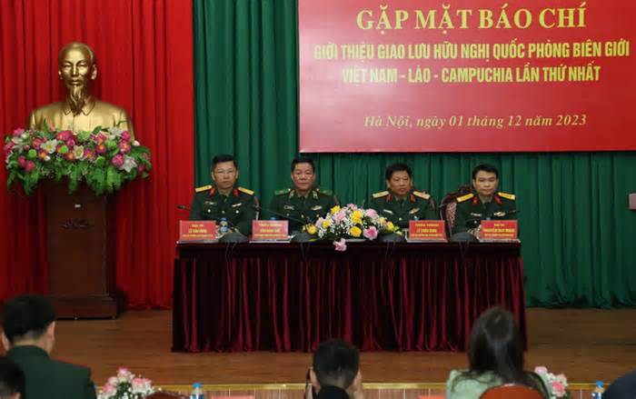 Lần đầu tiên giao lưu hữu nghị quốc phòng biên giới Việt Nam - Lào - Campuchia