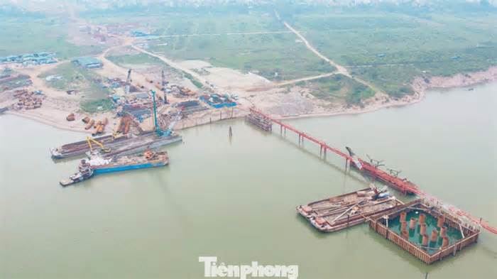 Cận cảnh đại công trường cầu Hồng Hà vượt sông Hồng, sau 5 tháng thi công