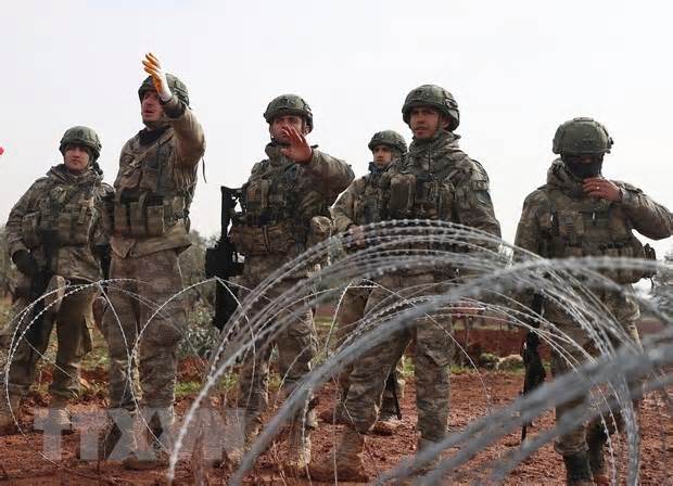 Căn cứ quân sự của Thổ Nhĩ Kỳ ở Syria bị các tay súng Kurd tấn công