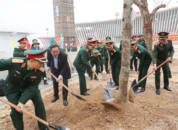 Bộ Quốc phòng phát động Tết trồng cây đời đời nhớ ơn Bác Hồ Xuân Giáp Thìn