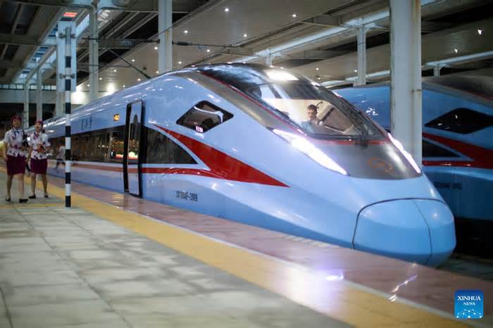 Trung Quốc ra mắt đường sắt cao tốc 350 km/h đầu tiên ở miền núi
