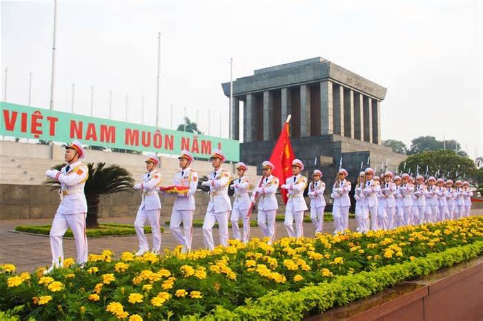 Lăng Chủ tịch Hồ Chí Minh vẫn mở cửa đón nhân dân vào thứ Sáu, ngày 19.5