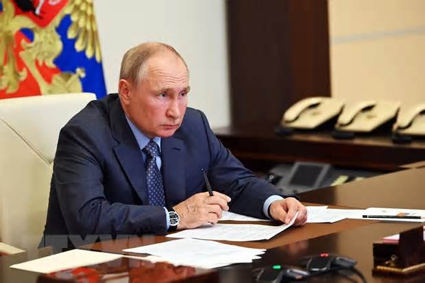 Tổng thống Nga Putin ký sắc lệnh sử dụng 'hộ chiếu kỹ thuật số'