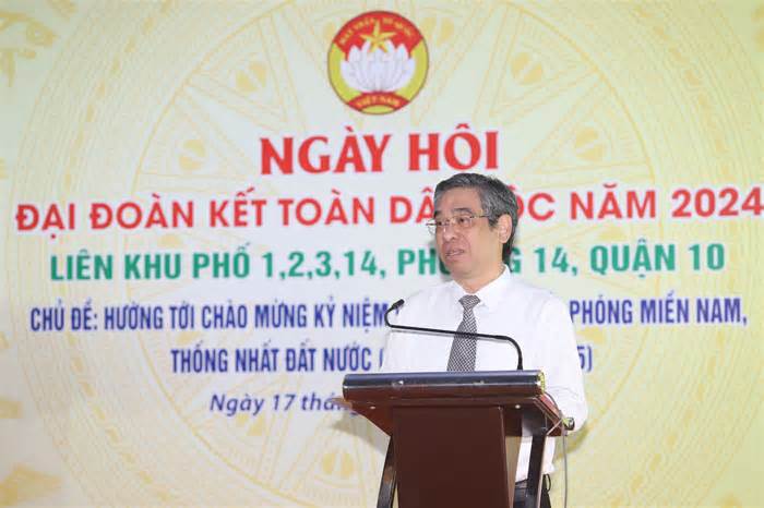 Bà con đồng lòng làm cho các khu phố ngày càng xanh, sạch, đẹp hơn