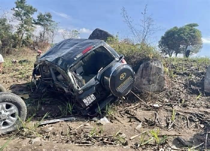Ô tô 7 chỗ Land Cruiser lao xuống rẫy vắng, tài xế thiệt mạng