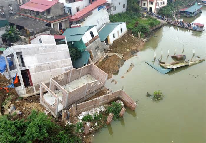 Xây kè ngăn sạt lở bờ sông Cầu