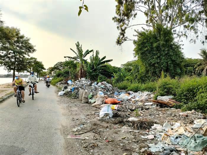 Hàng loạt đống rác, phế thải bủa vây hồ điều hoà lớn nhất Hải Phòng