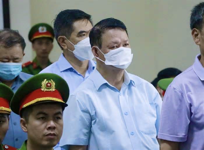Nhận 'quà Tết' 5 tỉ, cựu bí thư Lào Cai Nguyễn Văn Vịnh lãnh 5 năm 6 tháng tù