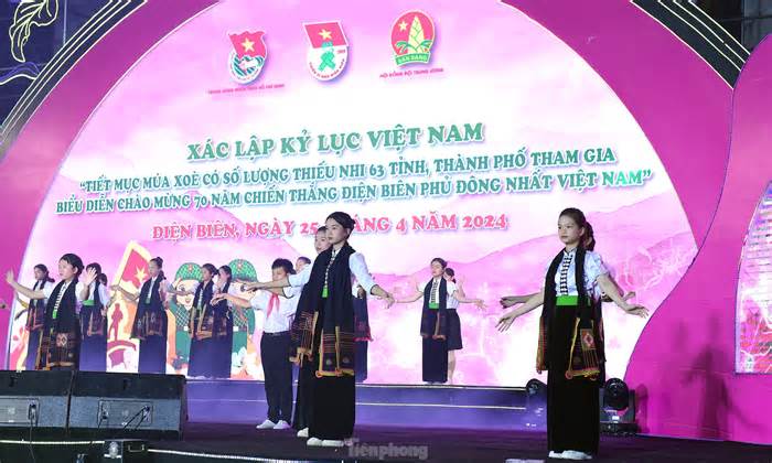Màn múa Xòe chào mừng 70 năm Chiến thắng lịch sử Điện Biên Phủ lập kỷ lục Việt Nam