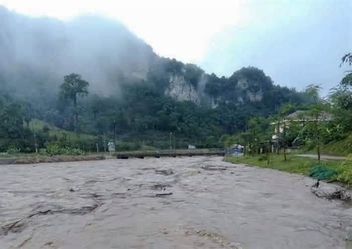 Một phụ nữ tử vong do bị lũ cuốn trôi