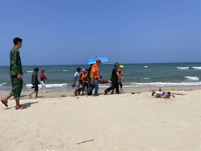 Tìm thấy thi thể cả hai anh em sinh đôi bị sóng cuốn mất tích trên biển Đà Nẵng