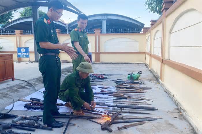 Tiêu hủy số lượng lớn súng, vật liệu nổ, công cụ hỗ trợ