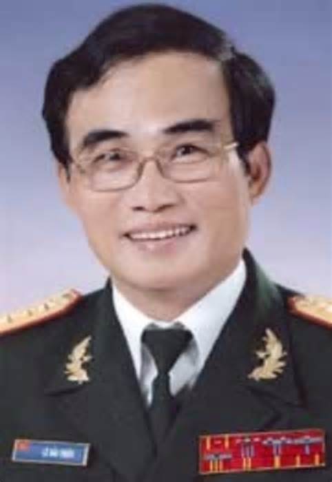 Người chấp bút hồi ký cho tướng Chu Huy Mân, Khuất Duy Tiến qua đời