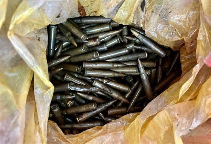 Đi chặt chuối ở ven suối, người dân ở Đắk Nông phát hiện 200 viên đạn