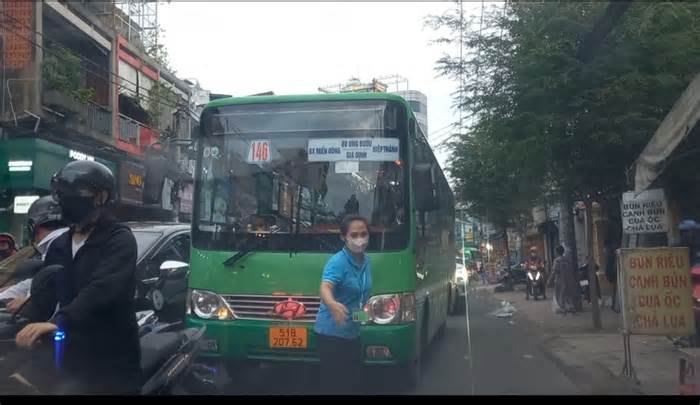 Đình chỉ tài xế xe buýt chạy ngược chiều ở TP Hồ Chí Minh