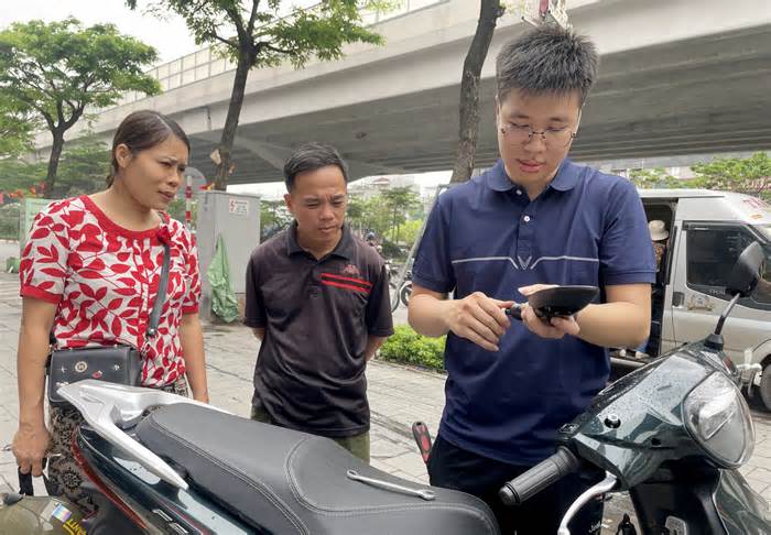 Làn sóng chuyển sang xe máy điện ở Hà Nội