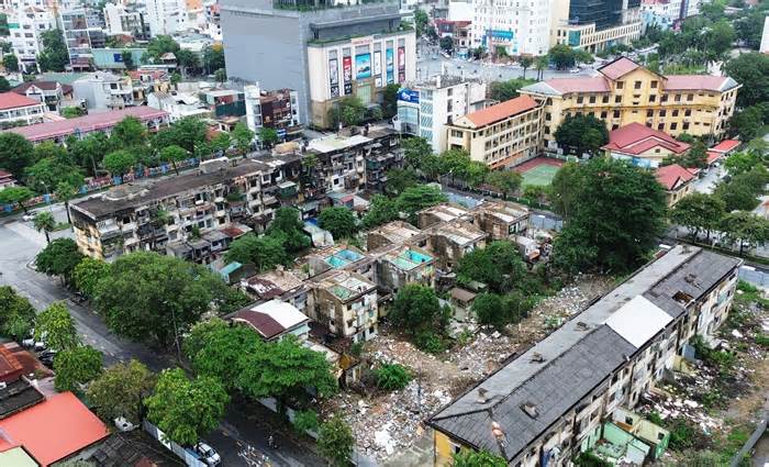 Bên trong khu chung cư ‘già nua’ tại Huế xuống cấp nguy hiểm đến mức nào?