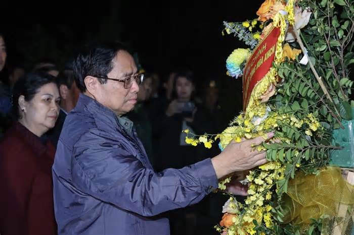 Thủ tướng dâng hương tưởng niệm các Anh hùng, liệt sĩ tại Lai Châu