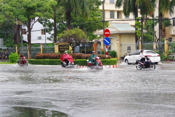 Bão số 1 gây mưa dông lớn, sập nhiều căn nhà ở Kiên Giang
