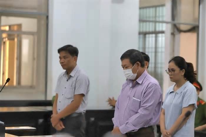 Quanh co chối tội, cựu giám đốc CDC Khánh Hòa bị đề nghị 5-6 năm tù