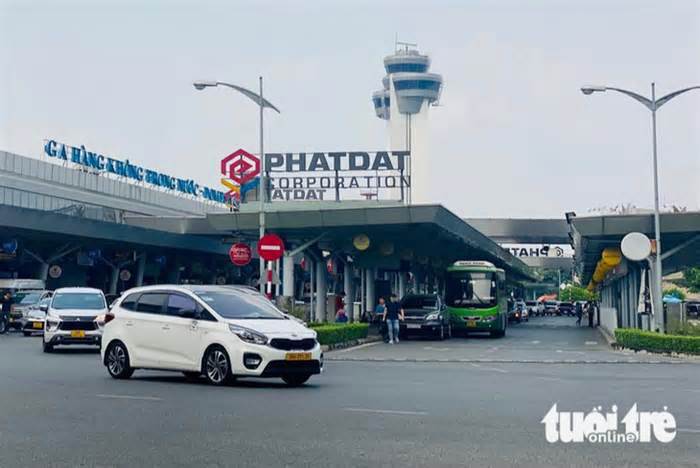 Bộ Giao thông vận tải yêu cầu làm rõ vụ taxi vào sân bay Tân Sơn Nhất gánh thêm phí