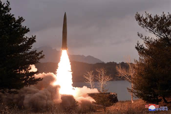 Triều Tiên sẽ phóng thêm ba vệ tinh trinh sát
