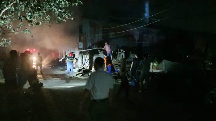 Bắc Giang: Hỏa hoạn thiêu rụi xưởng sản xuất gỗ, 1 người tử vong