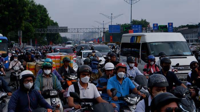 'Đánh vật' trên các tuyến đường cửa ngõ Tây - Bắc TPHCM giờ cao điểm