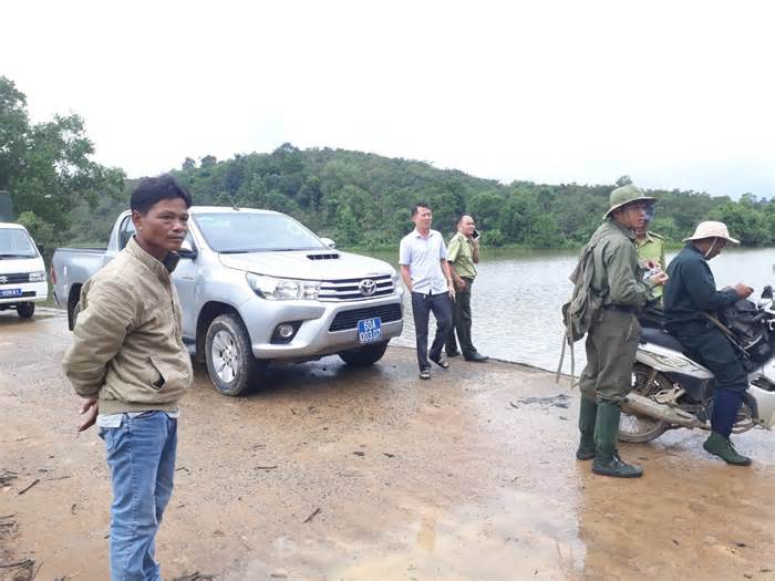 70 người tìm kiếm cụ già đi hái măng bị lạc trong vườn quốc gia Cát Tiên