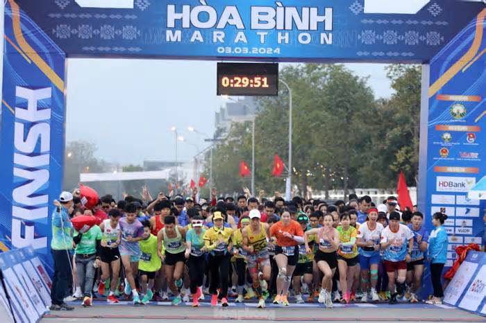 Tỉnh Đoàn Hòa Bình tổ chức thành công giải chạy marathon với hơn 2.000 vận động viên