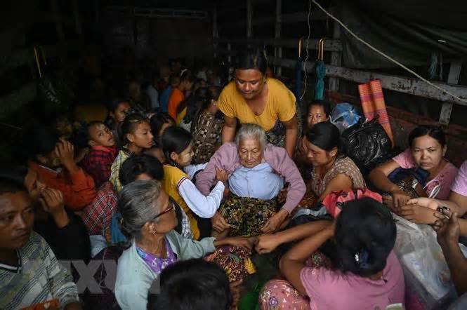 Myanmar và Bangladesh sơ tán người dân, sẵn sàng ứng phó với bão Mocha