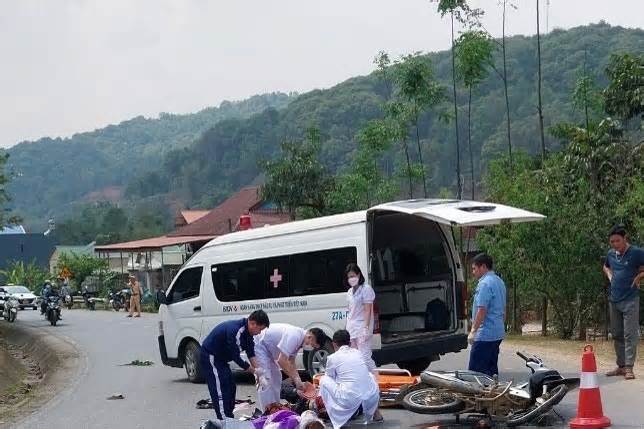 Điện Biên: Ô tô va chạm với xe máy, 2 người thương vong