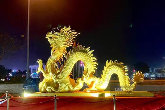 Dân mạng trầm trồ với hình ảnh linh vật Rồng vàng ở Phú Thọ