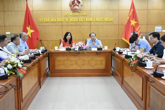 Tăng cường phối hợp công tác đối với người Việt Nam ở nước ngoài