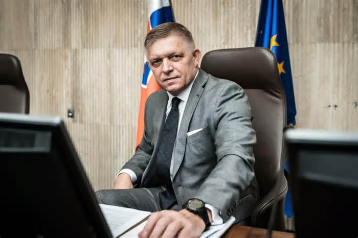 Thủ tướng Slovakia đi đường hầm đến cuộc họp nội các sau ám sát hụt