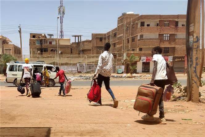 Ai Cập tiếp tục sơ tán công dân khỏi Sudan trong lúc bạo lực tiếp diễn