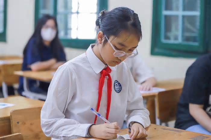 Hơn 100.000 học sinh Hà Nội dự thi môn đầu tiên kỳ thi vào lớp 10