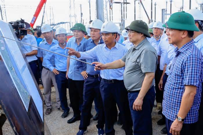 Thủ tướng Phạm Minh Chính kiểm tra, động viên, đôn đốc dự án đường dây 500 kV mạch 3