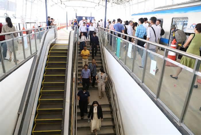Người TPHCM lần đầu tiên đi metro Bến Thành - Suối Tiên dài 12 km