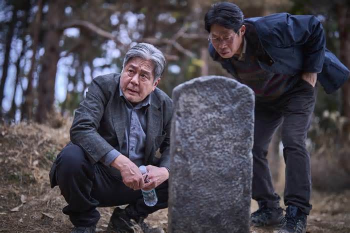 'Quật mộ trùng ma' - phim Hàn gây sốt về thảm kịch quỷ ám