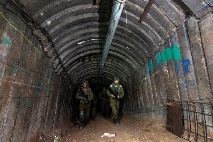 Phát hiện đường hầm sâu 50m, rộng đủ cho xe hơi chạy ở Gaza