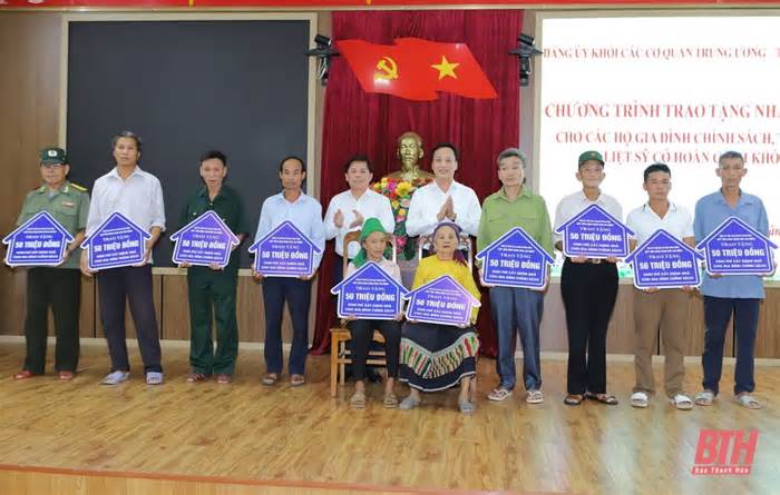 Trao tặng Nhà tình nghĩa cho các hộ gia đình chính sách tại Thanh Hóa