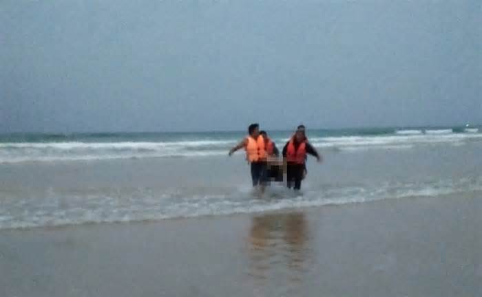 3 học sinh đuối nước khi tắm biển
